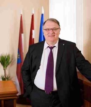 DR. ARVIDS BARSEVSKIS
